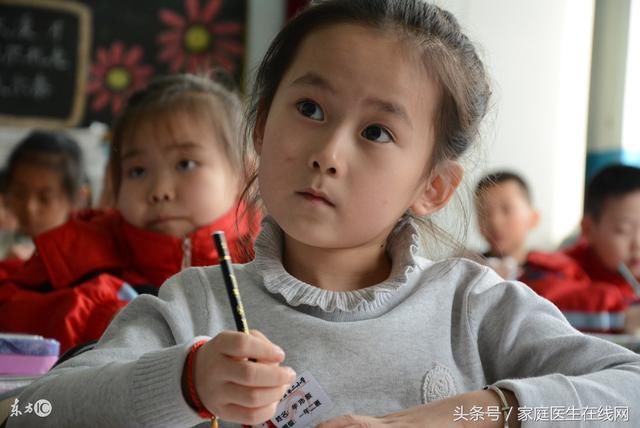 13岁男孩胸腹痛10天都因磁性笔,小孩误吞异物