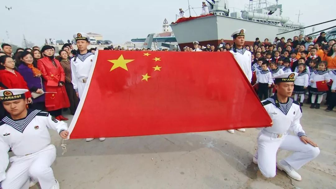 抵达中国的第一艘外国舰艇停靠青岛港!海军节