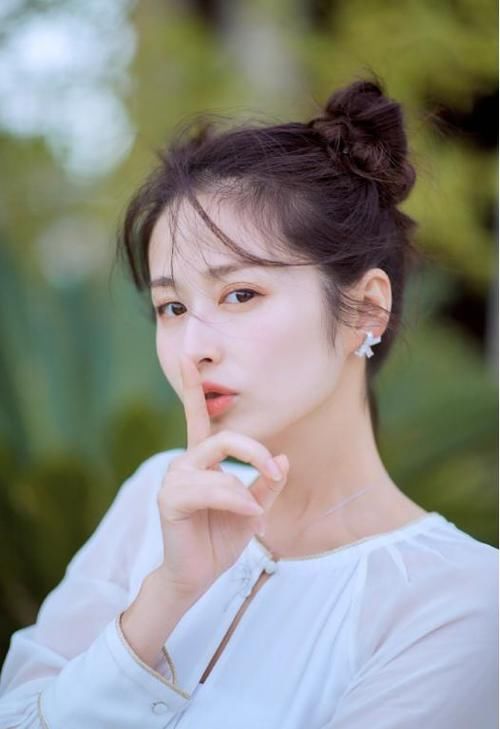 颖儿确定是当妈的人吗，不仅脸蛋像个学生，身材也像是高中生