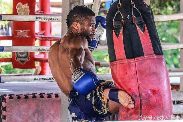 马库斯流年不利被佩雷拉打得没脾气 在中国发