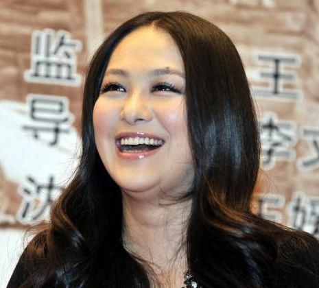 张国立曾经被她迷倒，如今结婚多年发福严重，美人风采不再
