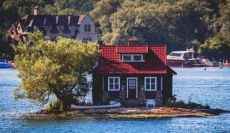 世界上最小的房子,有的带车轮,有的像颗蛋,你敢