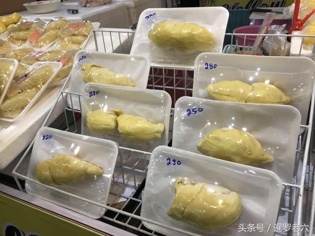 曼谷MBK商场美食展，海鲜、水果全都有！金枕头榴莲不便宜！