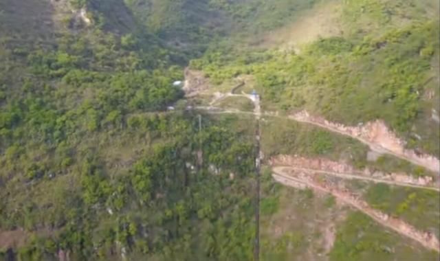 航拍:贵州与广西交界线，深山方圆十里，独一户人家