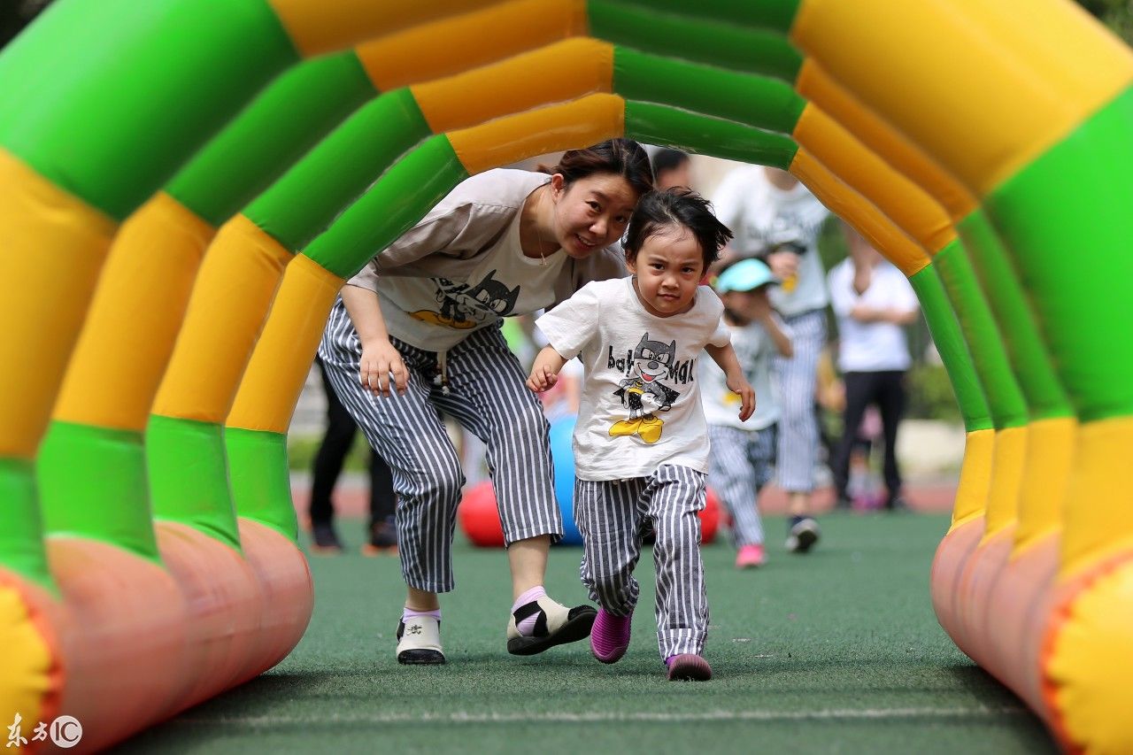 沈阳幼儿园举办亲子运动会，萌娃比赛萌劲十足_【快资讯】