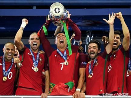 绝代双骄决一高下!回顾梅西C罗历届国家队大