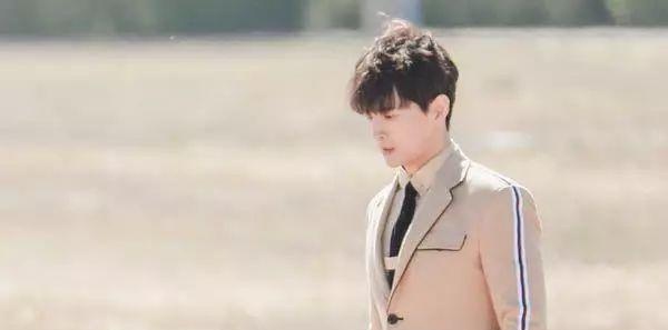 炎亚纶第二次吃鸡就有这么好的技术?和大神直