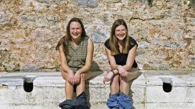 史上最早的坐式公厕，贵族富人专用，冬天要让穷人把厕所捂热