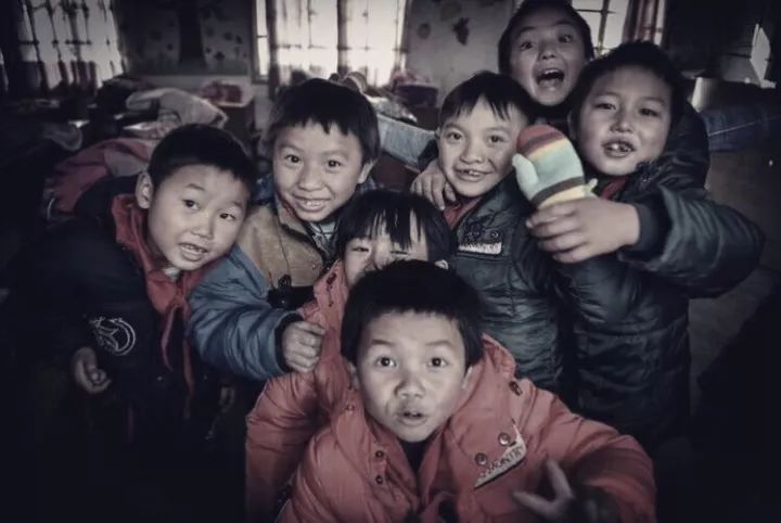 或许您捐赠的衣物,能让他们感受到整个冬日的