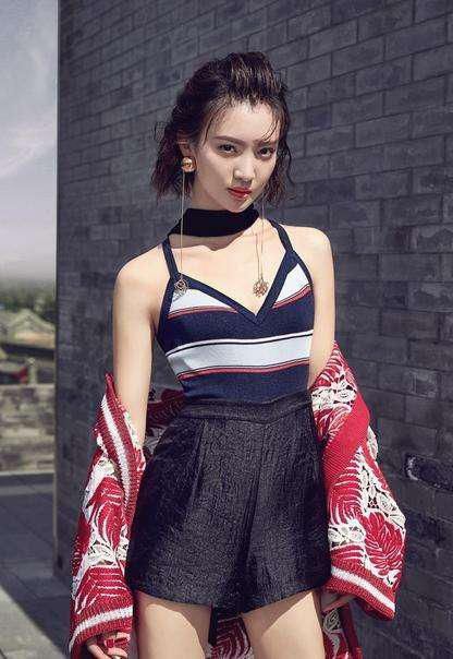 跳舞出身的金晨，意外做演员演技被吐槽，如今乘风破浪终有成