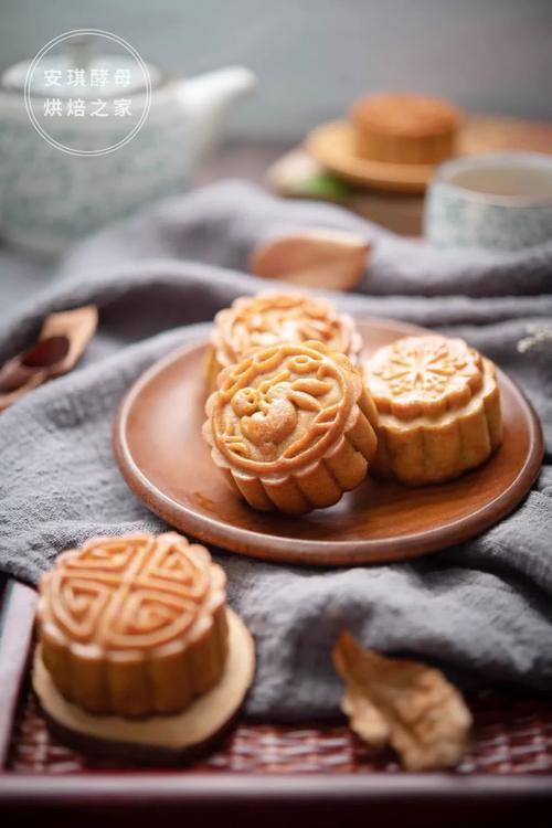 不吃几个广式蛋黄白莲蓉月饼,怎么能算过中秋