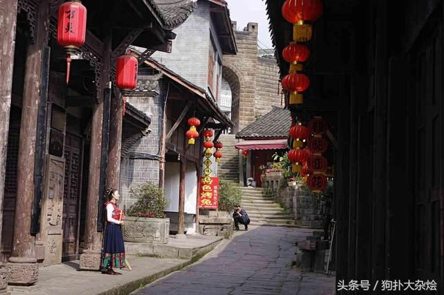 家乡美丽古镇，充满人文气息画家摄影师最喜欢，周末街头走一走