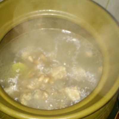 黄花菜枸杞排骨汤