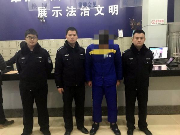 心真大!民警上门传唤,小伙说:玩完这局游戏再走