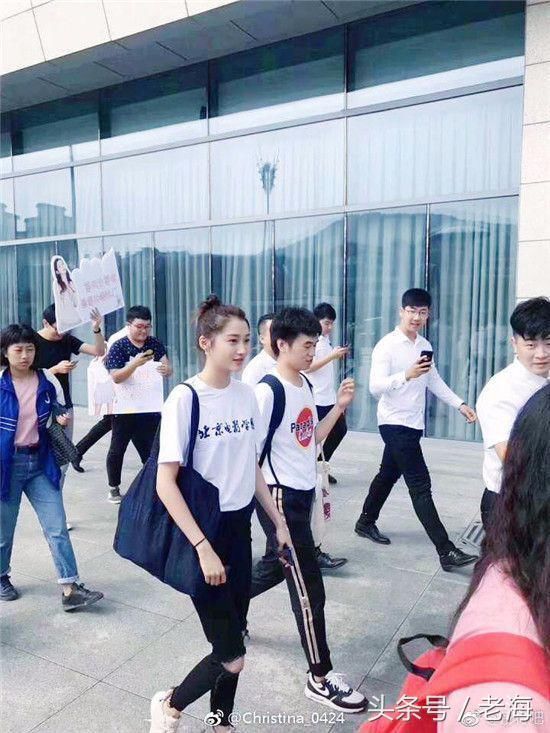 关晓彤参加活动因几字之差被网友质疑在北电是