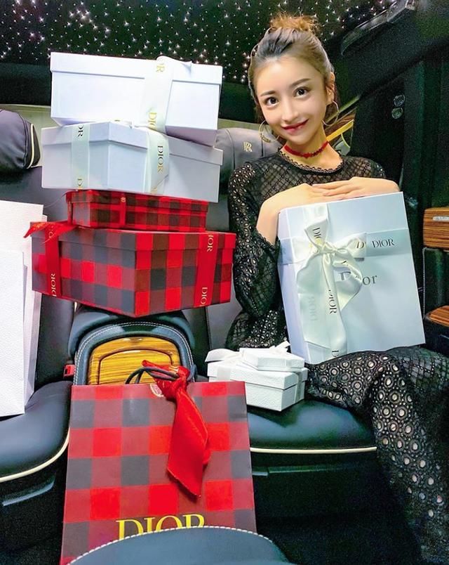 日本第一女公关爱泽绘美里隐退，不菲身价曝光年收入超两亿