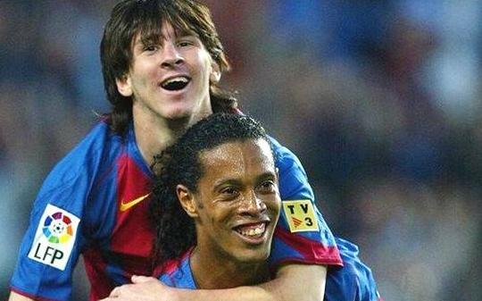 94进球69助攻!看完你就知道小罗与梅西巴萨时