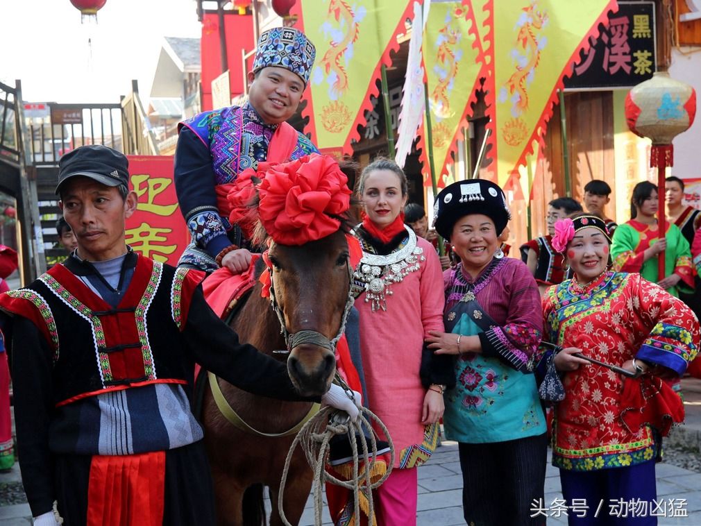 乌克兰美女嫁中国郎 外国人青睐中国传统婚礼