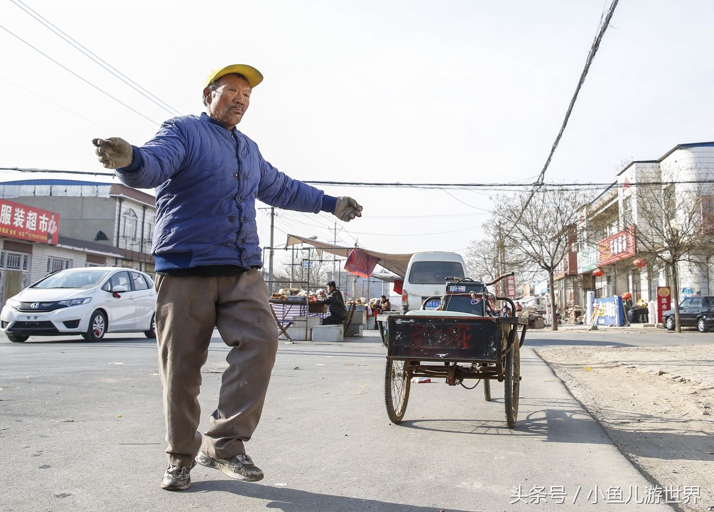 农村路边农民大爷卖的老物件一件比一件值钱，看得懂么?