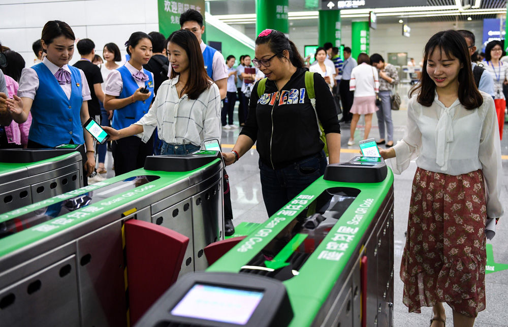 ?金管局研港人手机跨境支付 正与内地商讨解决