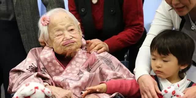 世界上最长寿的老人,跨越三个世纪,长寿秘诀只有四个字! u优乐国际pt老虎机