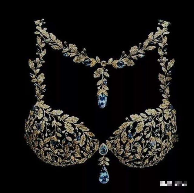 维密价值200万美元Fantasy Bra出场,蓝宝石闪