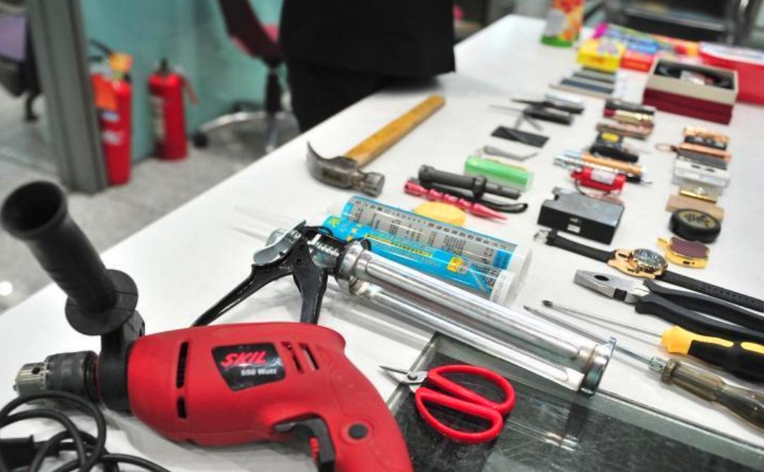 机场安检遇到的各种奇形怪状的打火机,苹果手