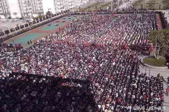 世界高考工厂毛毯厂中学 万名考生有一名考上