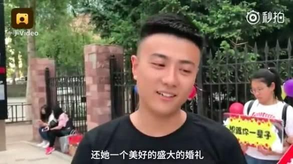 女生买房向男友求婚，深情告白:我爱你，爱到病入膏肓无药可救