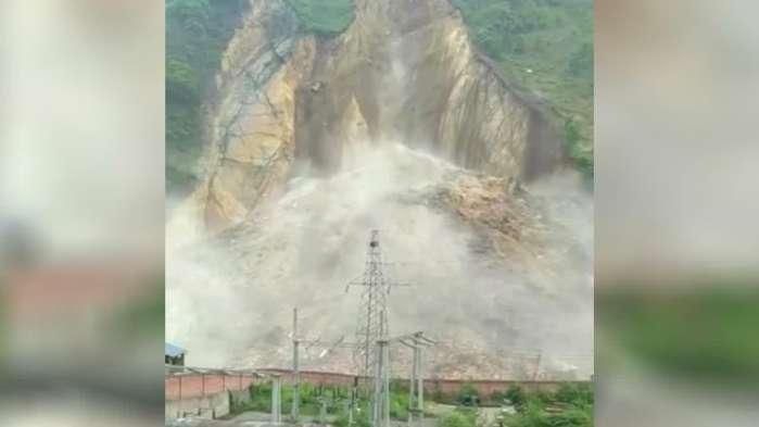 艾云尼暴雨成灾, 广东河源发生山体滑坡, 场面震撼!