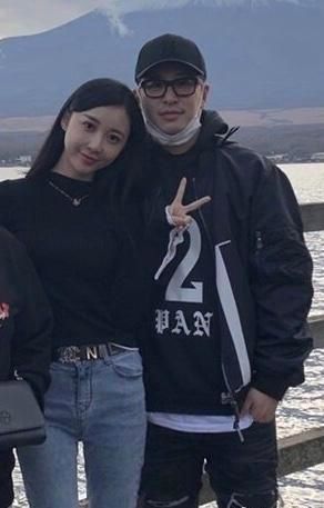 邱淑贞女儿撞脸潘帅老婆，美的像一张原生网红脸，没妈妈有辨识度