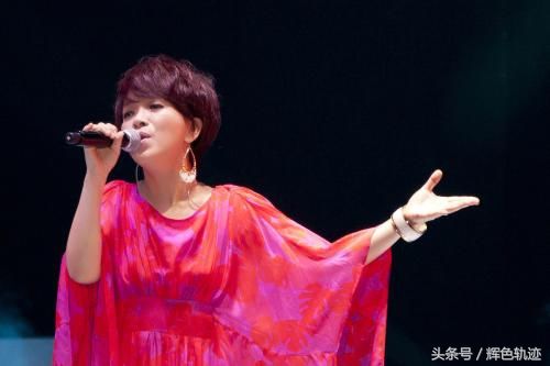 49岁的她比那英还红却嫁日本人,今复出回国捞