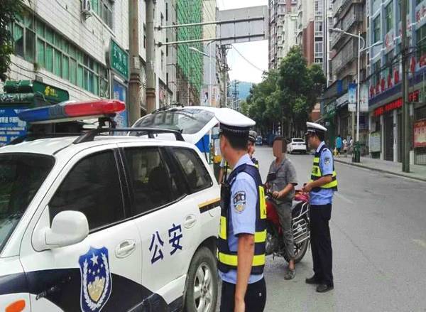 交警提示:查车时如果少了这张草纸,驾驶证立