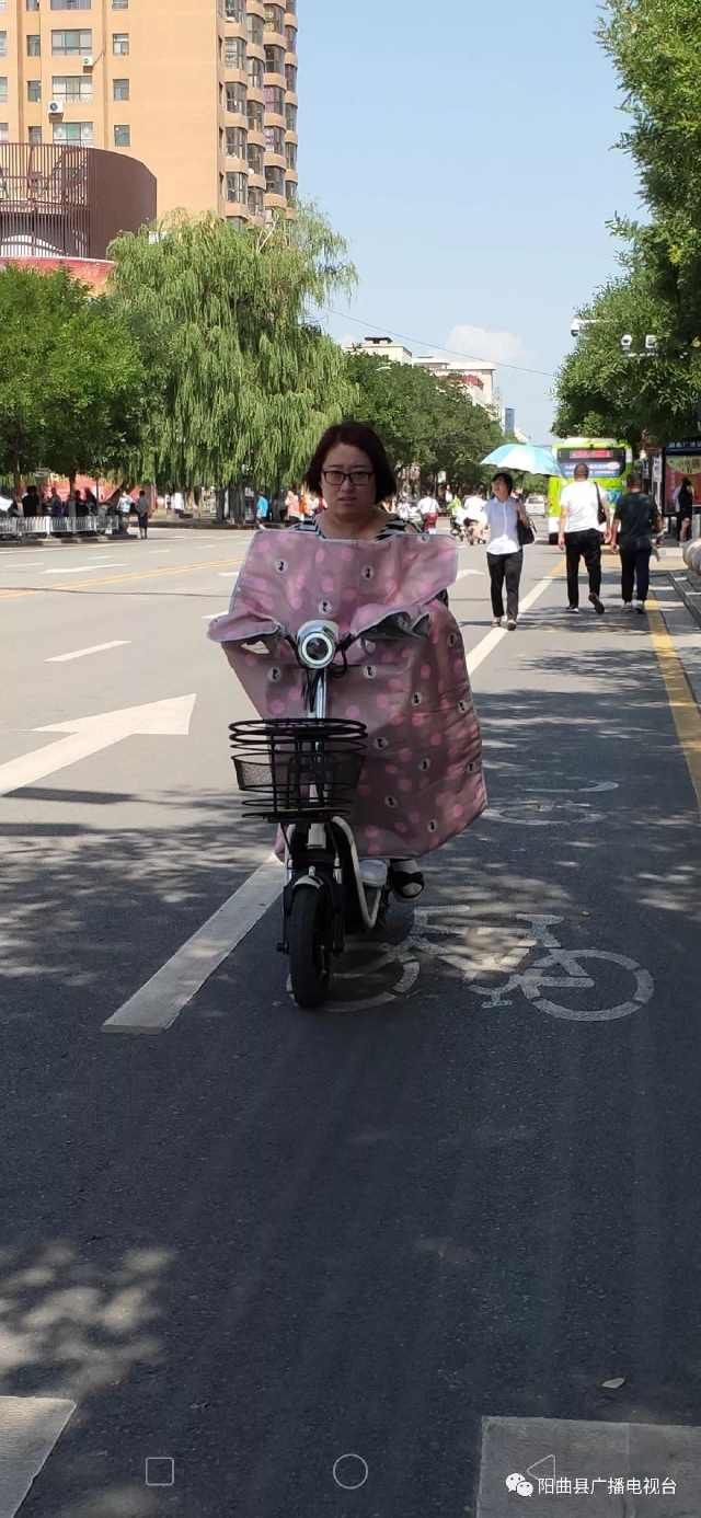 不按规定车道行驶