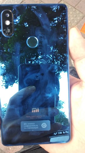 蓝色、金色版本的小米8SE大家更喜欢哪一个?