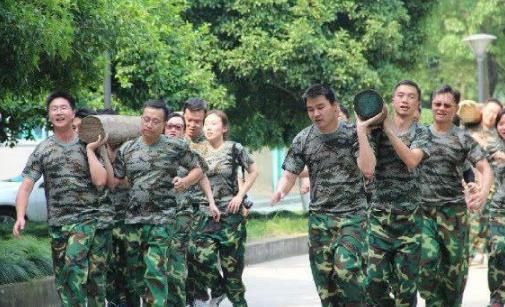 如果特种兵跟散打高手打起来,谁会更胜一筹?结