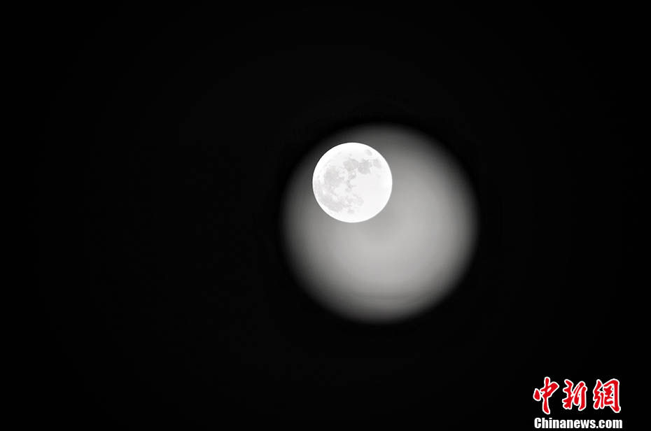 今年最后一次超级月亮登场!小行星将同时划过夜空 今年最后一次超级月亮登场!小行星将同时划过夜空