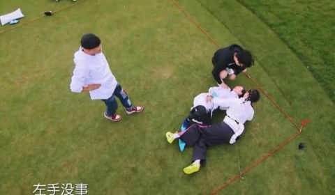 《妻子2》夫妻玩游戏,章子怡不慎摔倒,汪峰太