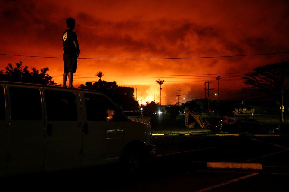 美国夏威夷基拉韦厄火山进入新阶段 现场如末日降临