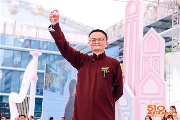 婚姻最好的算法就是“算了吧”!马云今天证婚又飙金句，演讲全文