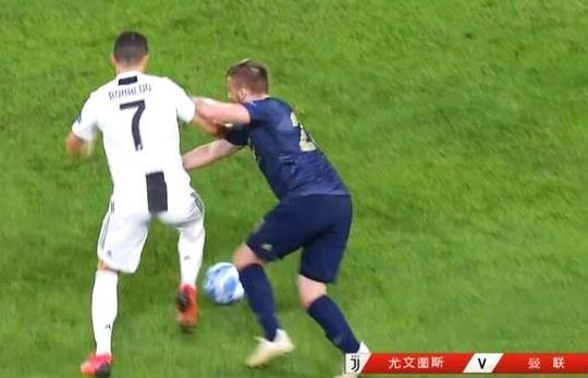 连过卢克肖,谁说C罗不会过人,张路:C罗的过人
