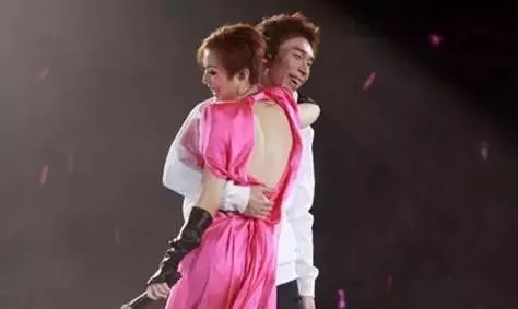 许志安和郑秀文分分合合30年,如今这个样让人