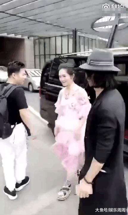 京活动现场,被男粉丝称为赵丽颖,赵丽颖押韵神