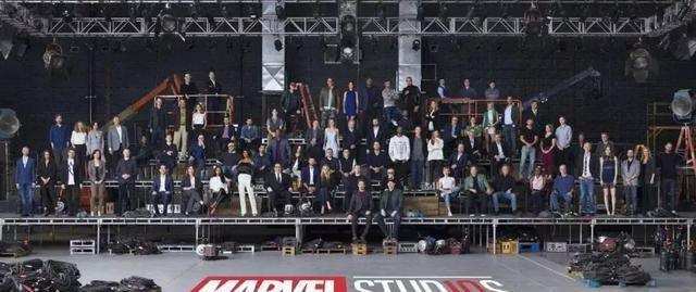 挤爆!复联4上映,今天凌晨的新加坡电影院堪比