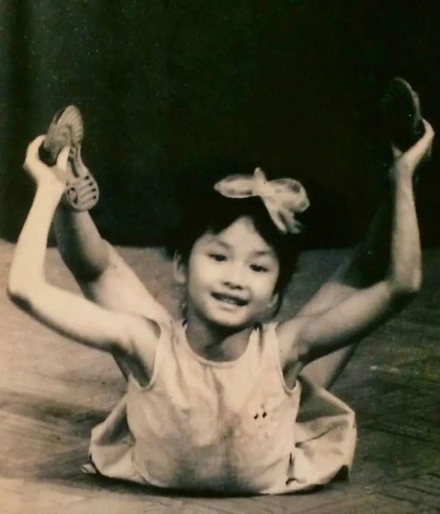 昔日最时尚的谋女郎，惨遭李亚鹏移情别恋后，49岁的她还好吗
