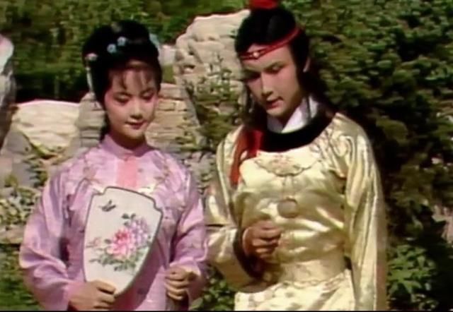 红楼梦里宝玉最终会和谁结婚,除宝钗外还有两