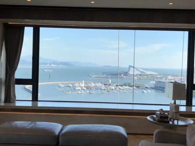 有钱人的焦虑:5000万身价,只能找个角落蹲着!