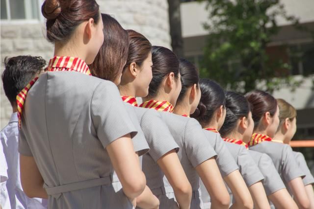 去航空公司面试空乘可以是短发吗?