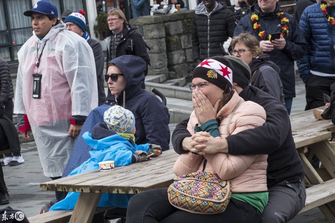 墨西哥球迷在国内看德国对阵墨西哥的世界杯