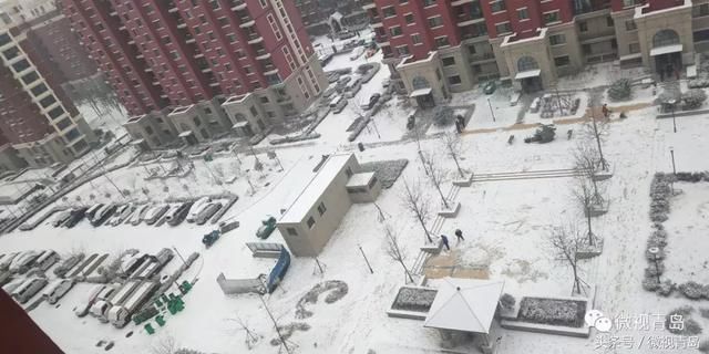 12℃+突降“暴”雪的夜晚，青岛那些不着急回家的人……致敬！